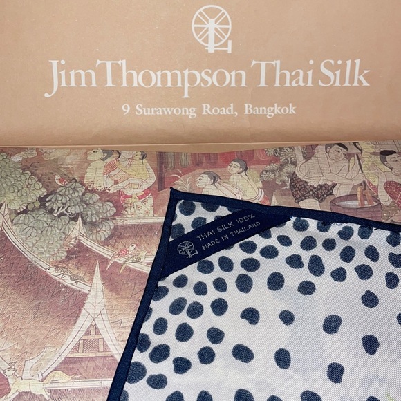 Silk scarf from Thailand, never worn! - Picture 3 of 6